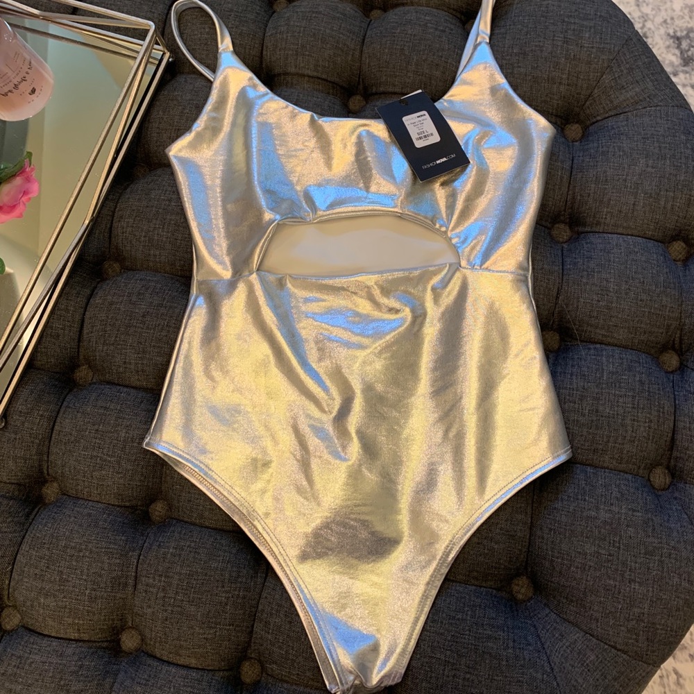 Never worn! Fashion Nova metallic mini skirt set.